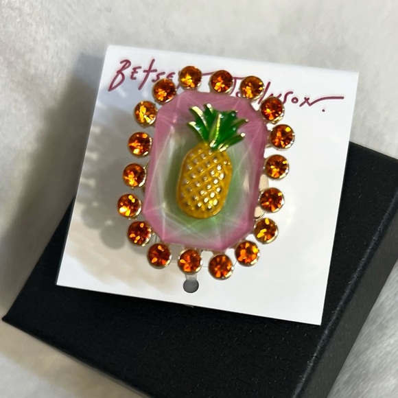 🍍BETSEY JOHNSON Backyard Pineapple Crystal Frame Cocktail Stretch Ring🍍NWT - Picture 5 of 7